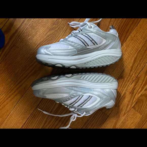 Skechers Sneakers - Picture 11 of 16